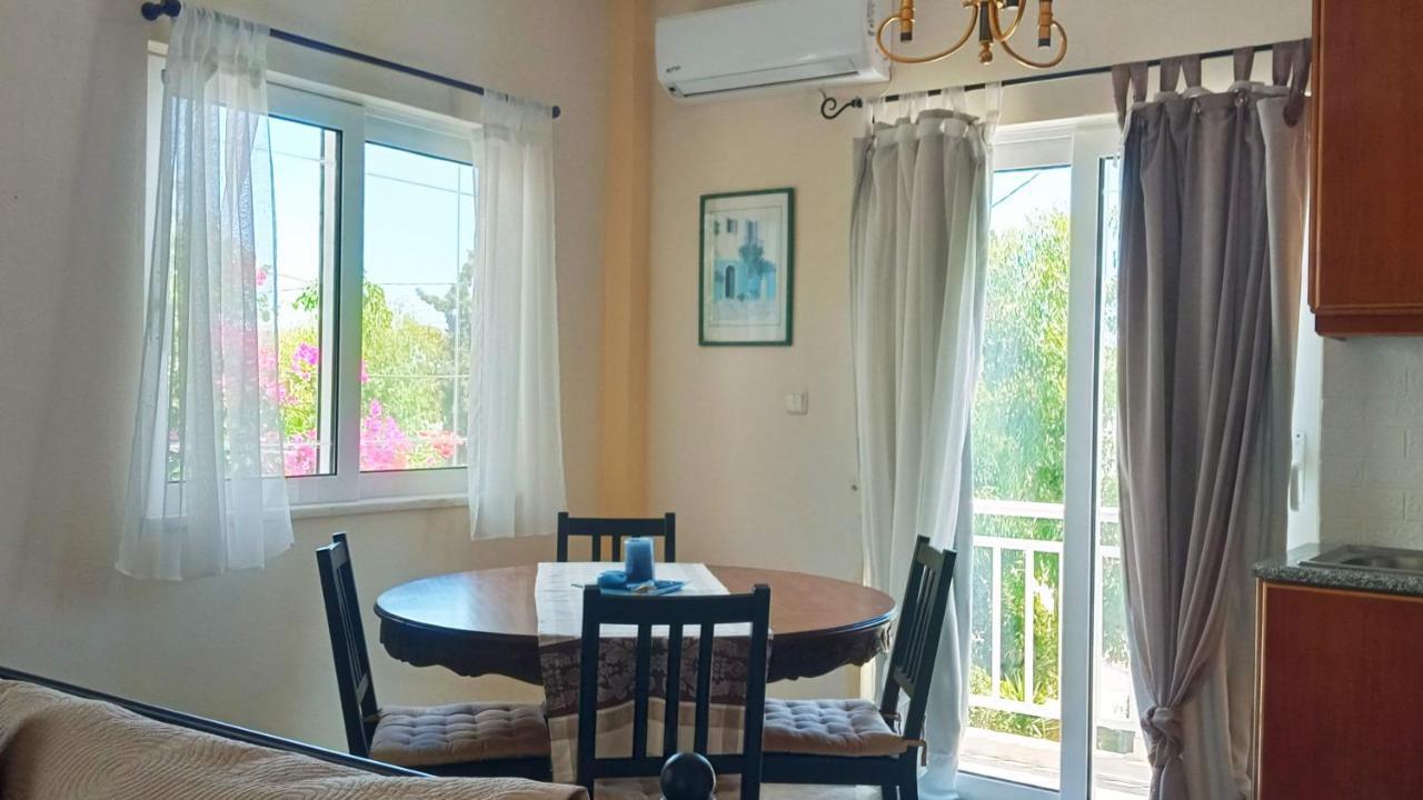 Marilen Apartment Livadia  Стая снимка