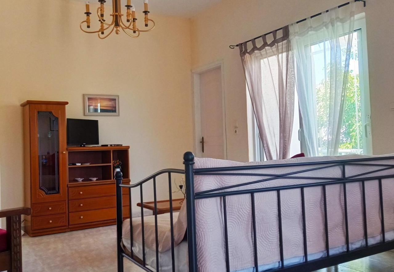 Marilen Apartment Livadia  Стая снимка